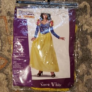 Snow White Halloween costume.